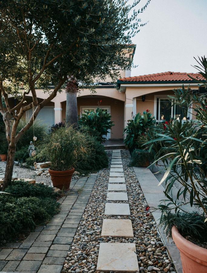 Villa Lantana Vir Exterior photo